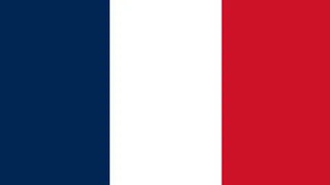 理发师刷新社交平台，展示全新梅西造型照迎接新季