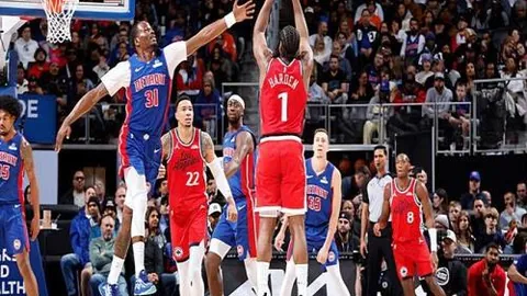 郑钦文迈阿密赛遭萨巴伦卡连败，六战皆负，八强止步